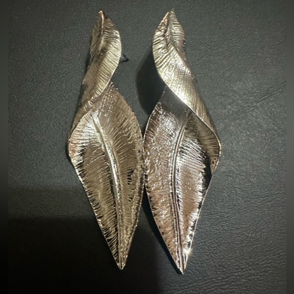 Zara Lightweight Twisted Leaf Siver Earrings